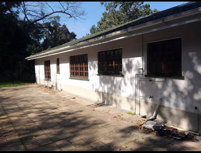 4 BEDROOM COMPLEX FOR SALE IN MOSELEY